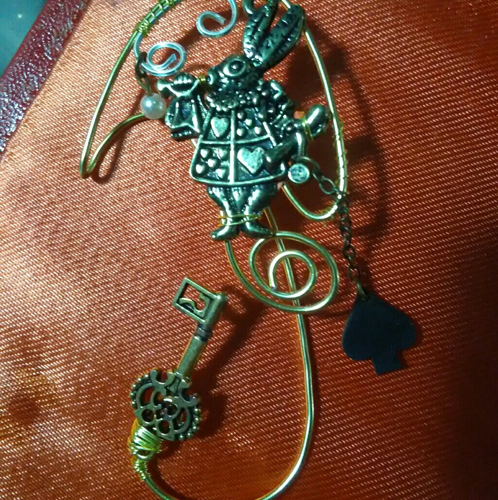 Earcuff . Alice